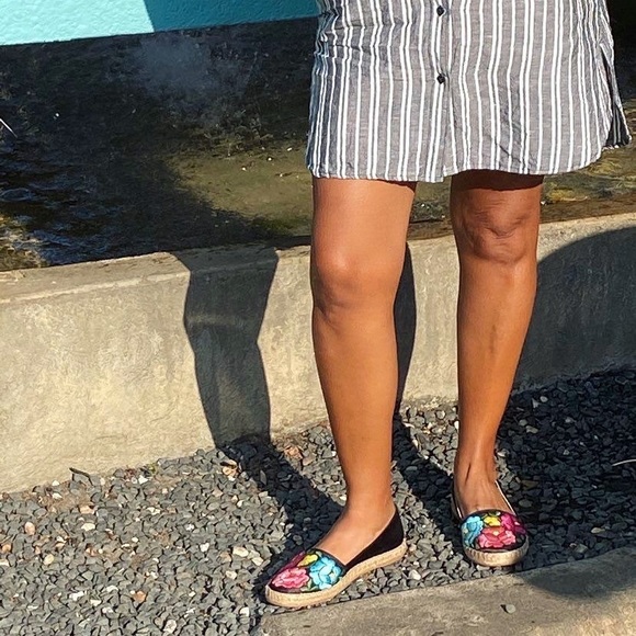 Mexican Embroidered Espadrilles. - Picture 9 of 11